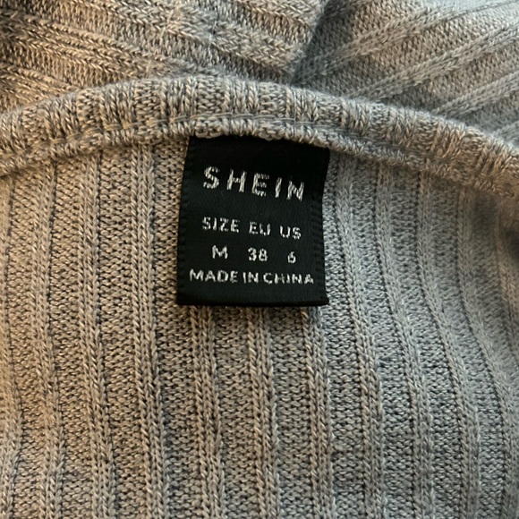 Halter top - Picture 2 of 2